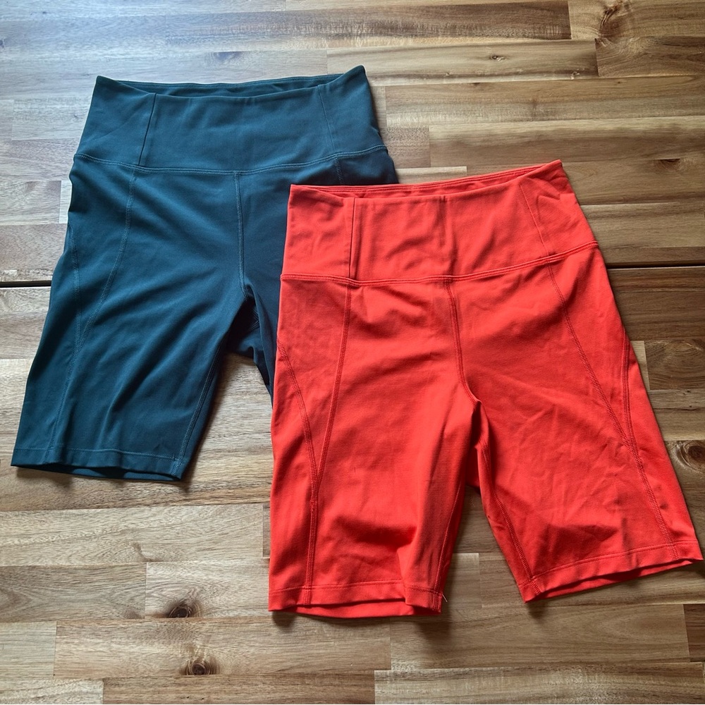 Medium Girlfriend Collective Bike Shorts In Orange and Dark Green